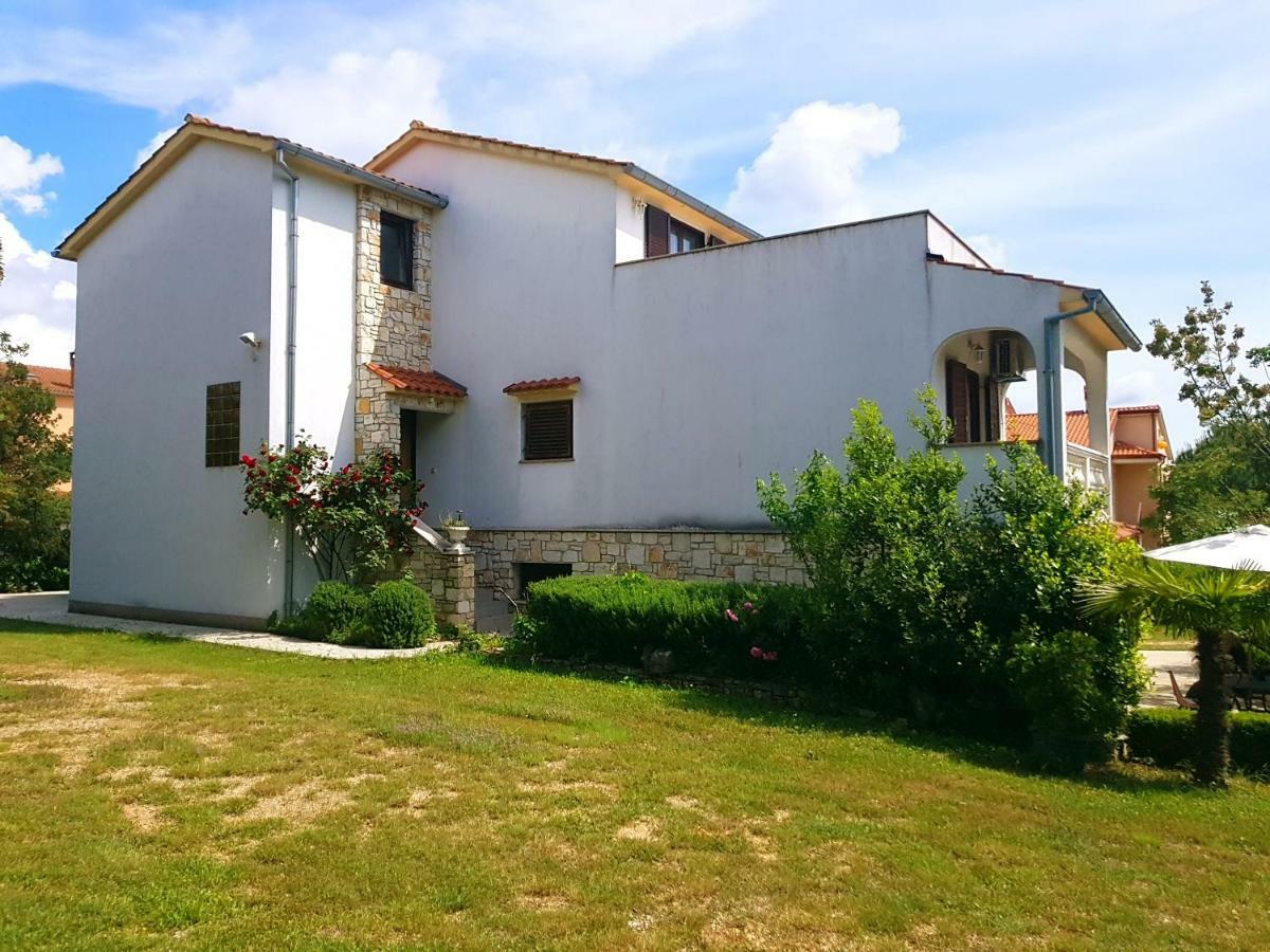 Nada And Family Apartment Rovinjsko Selo Exterior photo